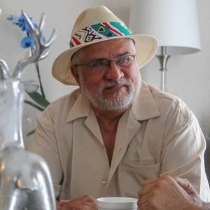 Meet your Posher, Emiro